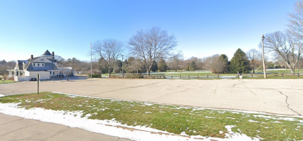 Grant Park Clubhouse Parking